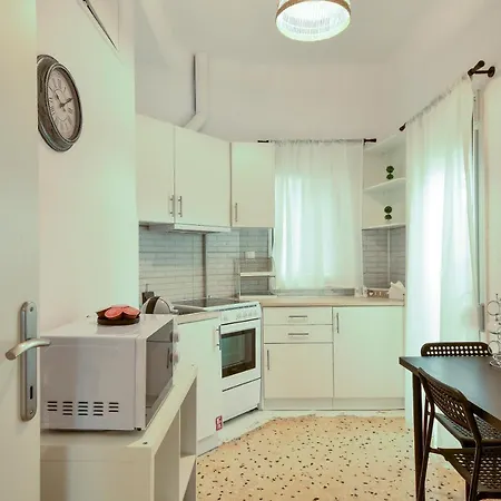 Center Comfortable سالونيك