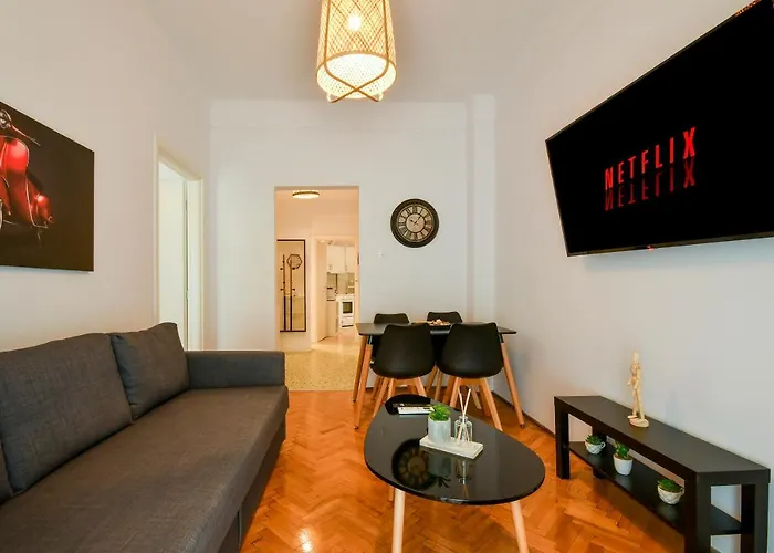 Center Comfortable Apartment *