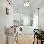 Center Comfortable Salonic
